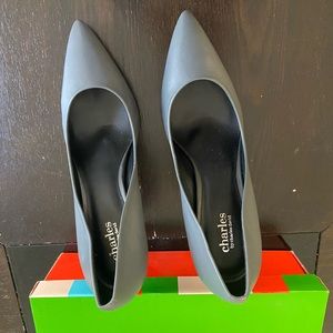 Charles David Gray pumps